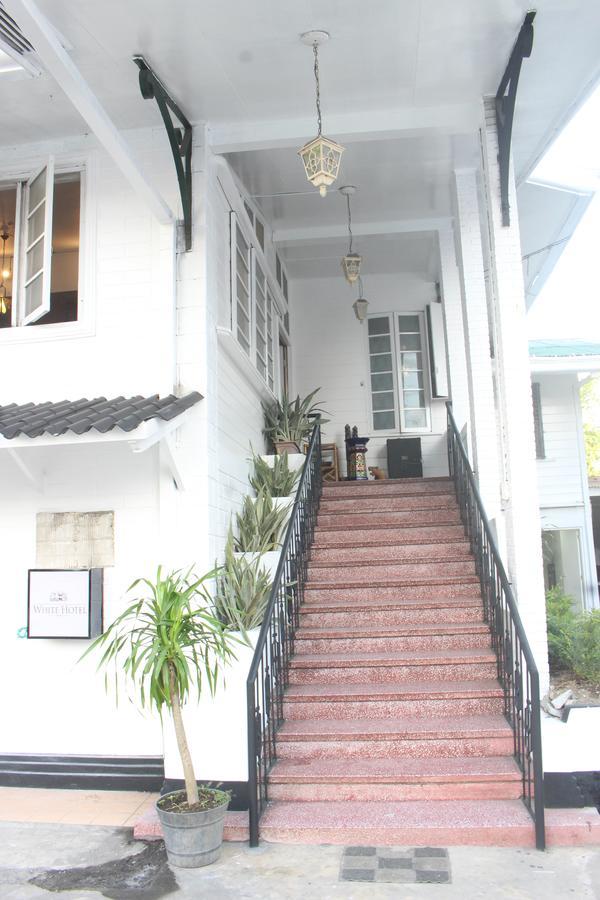 The White Bed And Breakfast באקולוד מראה חיצוני תמונה